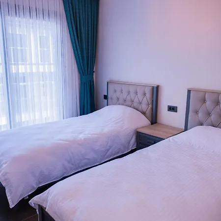 Sueper Havuzlu Vila Çeşme