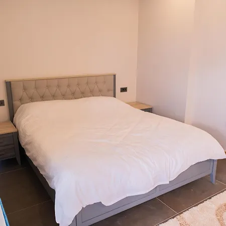 Sueper Havuzlu Βίλα